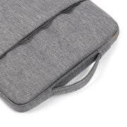 Grijze laptop sleeve 13-14 inch met handvat voor veilig vervoer van laptops.