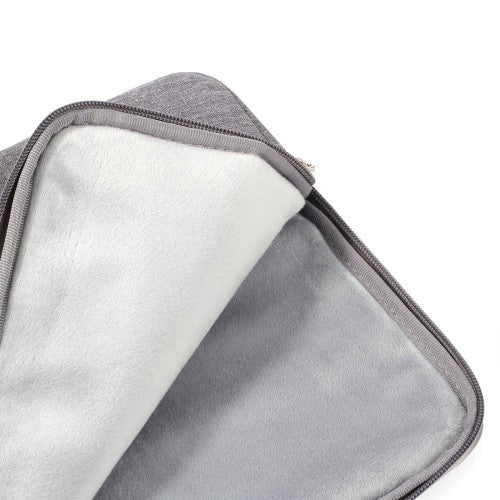 Grijze laptop sleeve 13-14 inch met zachte voering, ideaal voor het beschermen van je laptop.