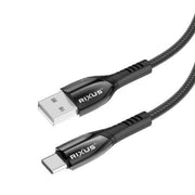 Rixus RXUC30AC USB-A naar USB-C datakabel met metalen afwerking, ideaal voor opladen en gegevensoverdracht.