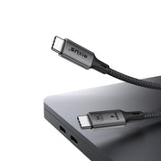 Rixus RXUC01 USB-C 4.0 kabel aangesloten op laptop