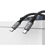Rixus RXUC05 USB-C kabel aangesloten op laptop