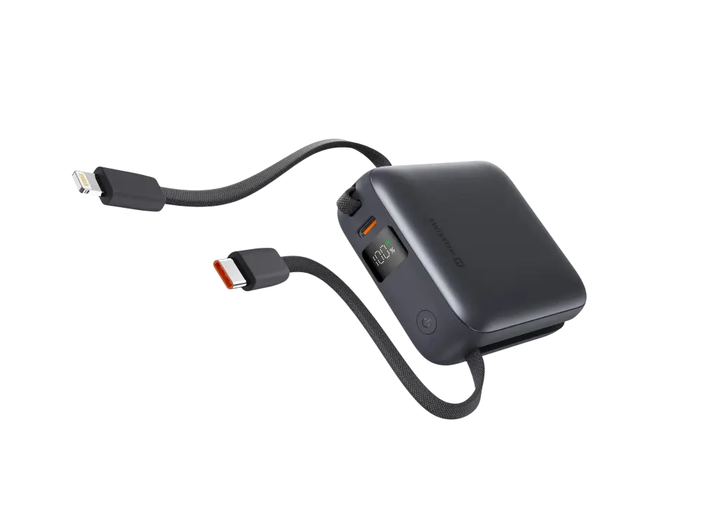 Swissten powerbank 10.000 mAh met USB-C en Lightning kabel in zwart met ingebouwde aansluitingen.